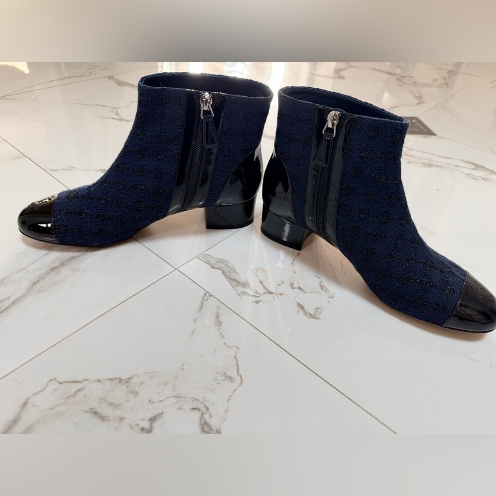 CHANEL Tweed Ankle boots with patent leather trim. Run small. - Picture 3 of 8